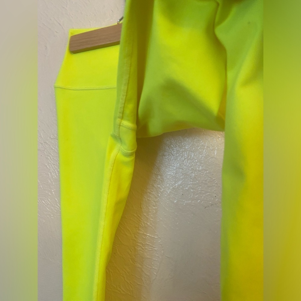 ALO Yoga Leggings - Picture 3 of 10